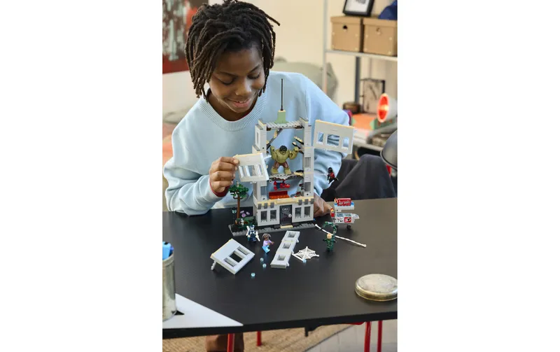 LEGO® Marvel Grosser Showdown: Spider-Man vs. Hulk 76350