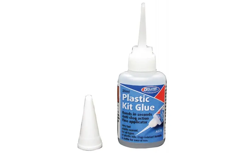 Deluxe Materials Modellbauklebtissu Plastic Kit Glue 20 ml, transparent