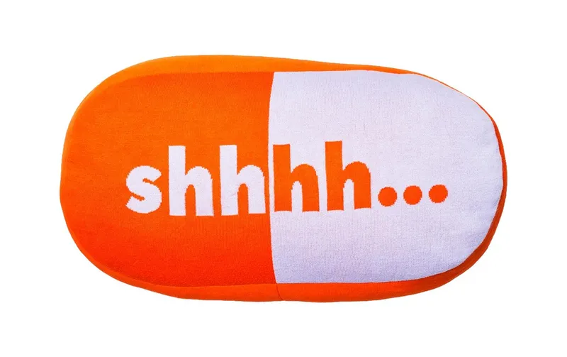 Chic Mic Gestricktes Baumwollkissen Shhh 30 x 60 cm, Orange/bianco