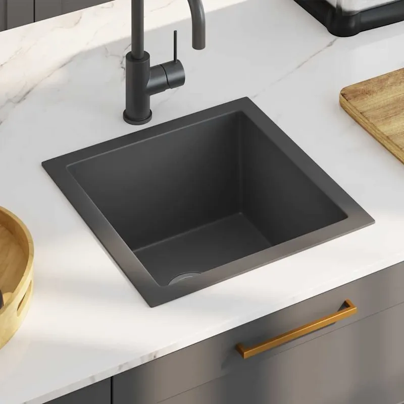 Handgemachte Einbauspüle nero Edelstahl