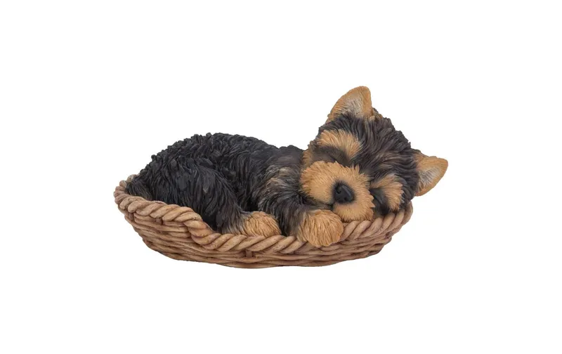Vivid Arts Dekofigur Yorkshire Terrier Welpe im Körbchen